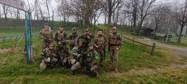 Foto di gruppo al campo